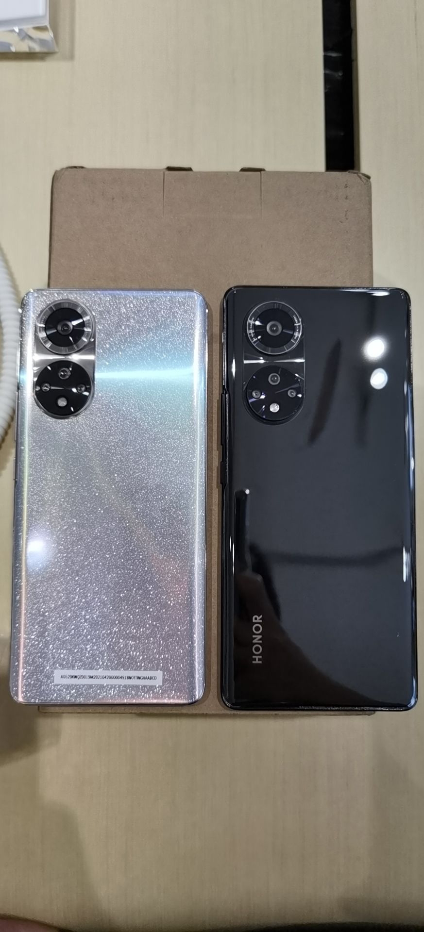 双孔曲面屏荣耀50pro机模现身四种配色惹人眼