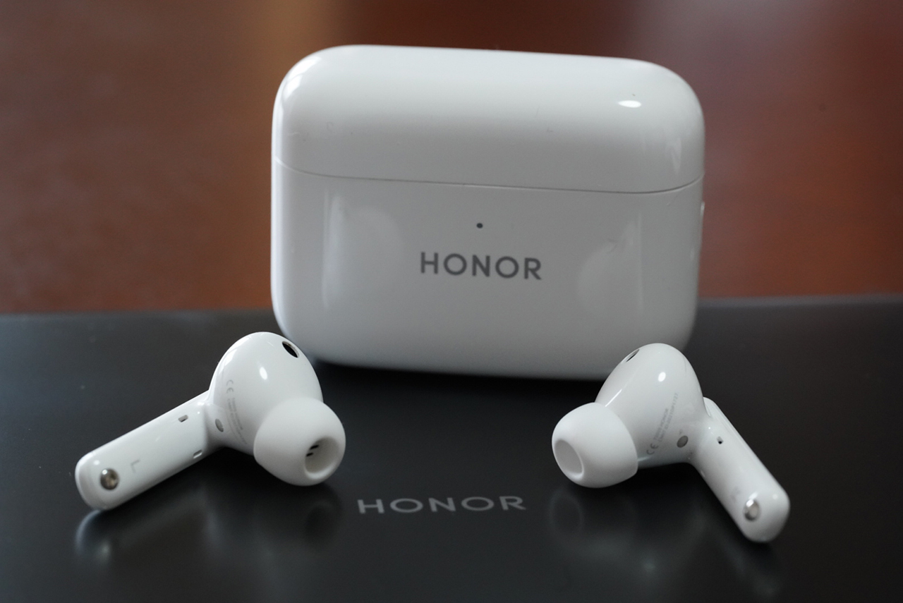 荣耀Earbuds-2-SE和盒子.jpg