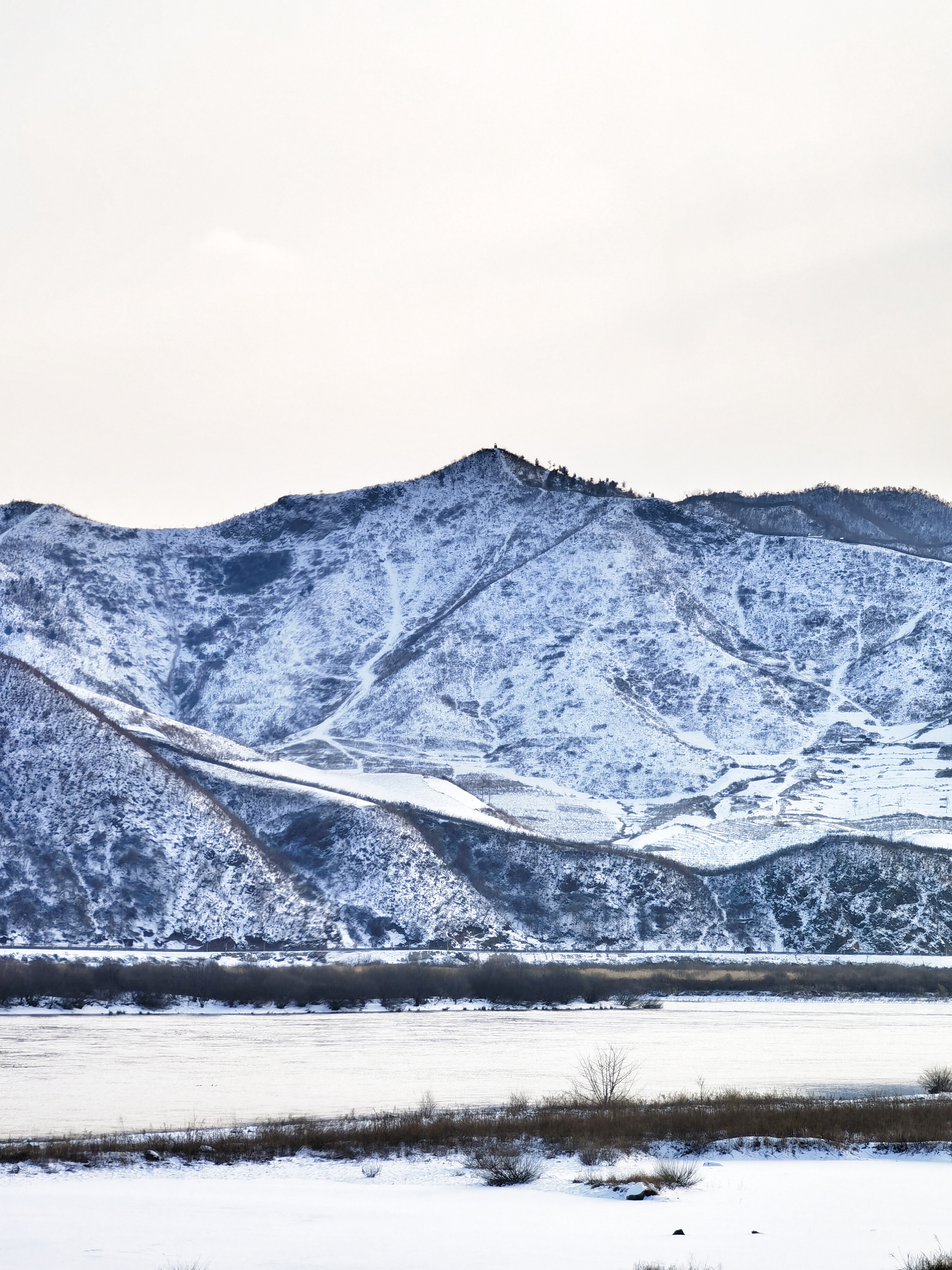 渺万里层云千山暮雪