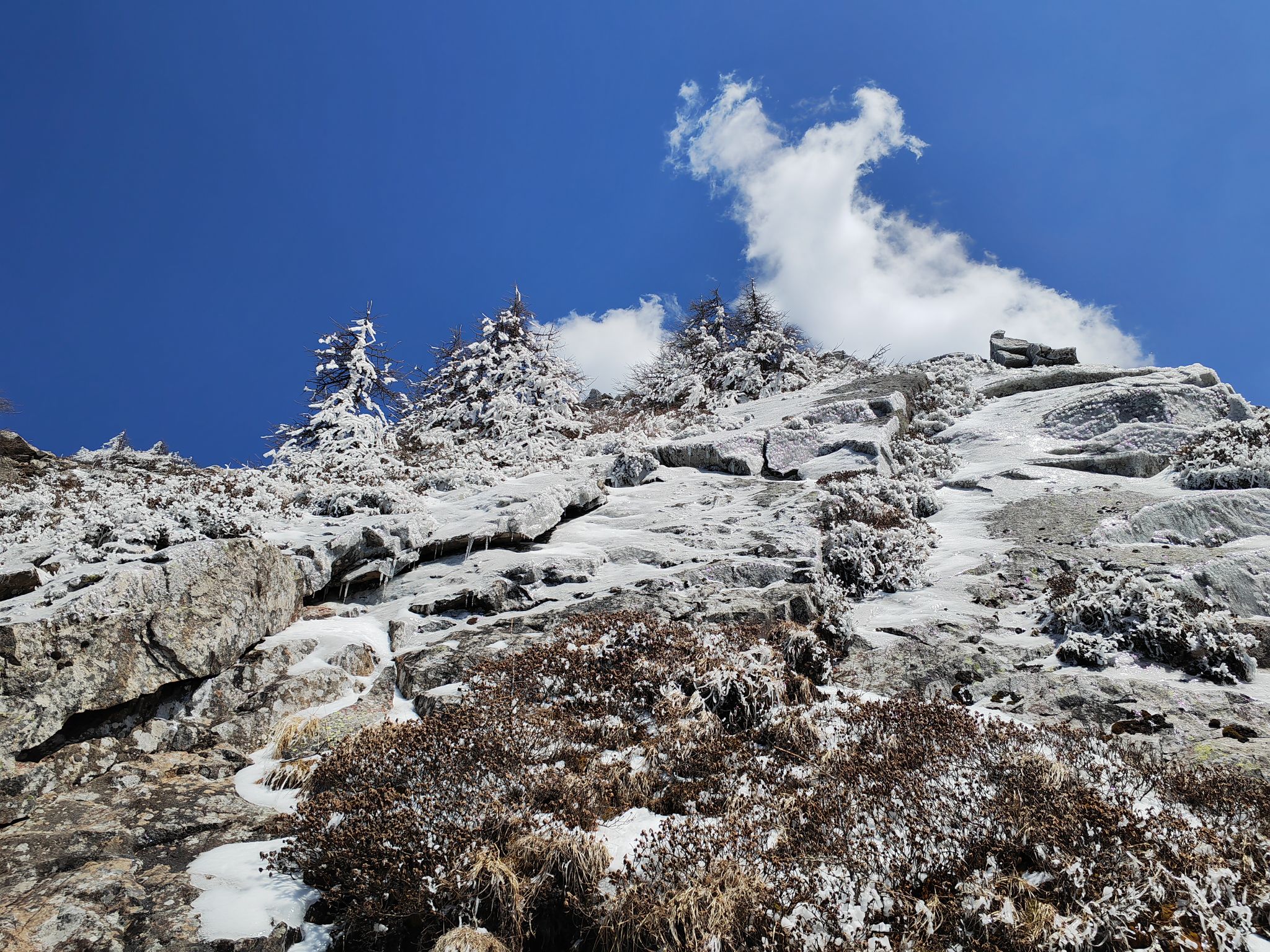 太白积雪顶底之差坏笑