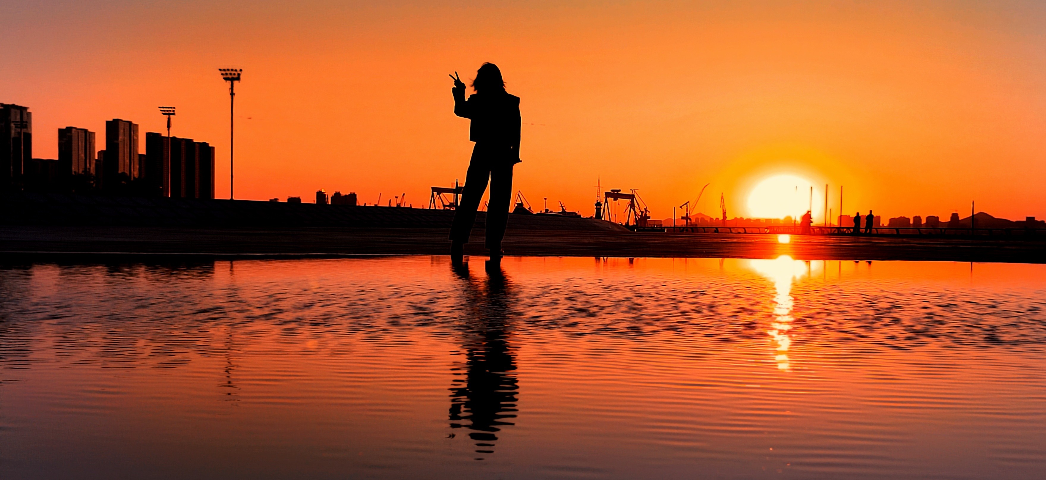 剪影之沐浴在夏日夕阳下-荣耀俱乐部