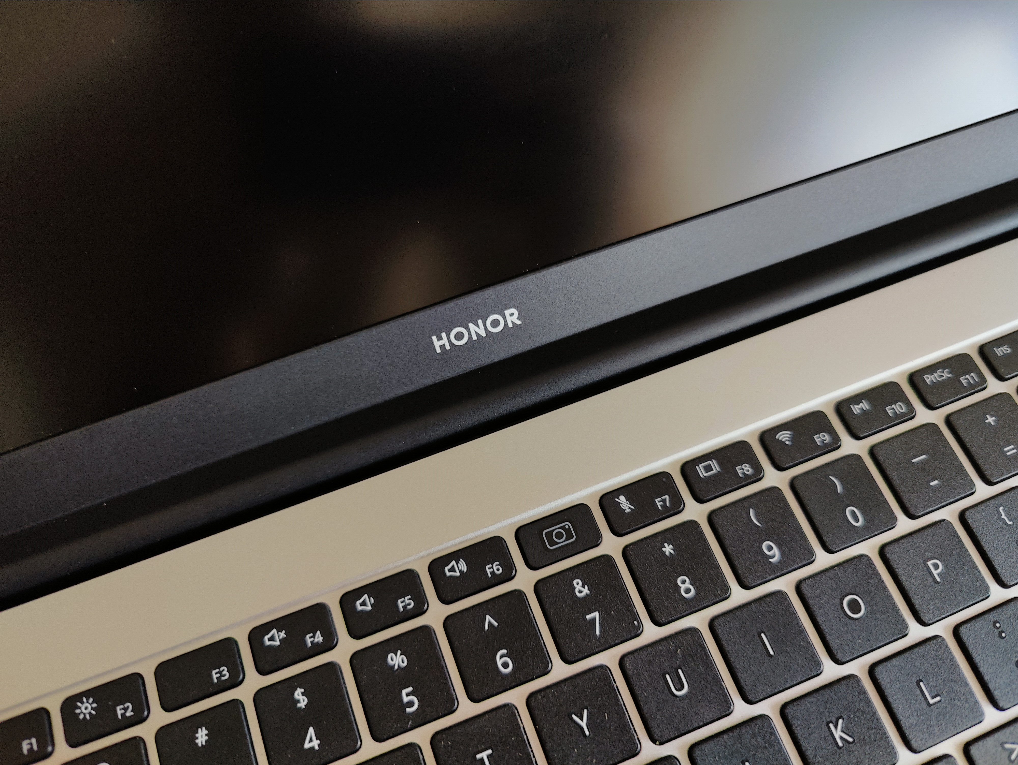 荣耀magicbook x15使用两个月心得,轻薄便携的高颜值生产力工具!