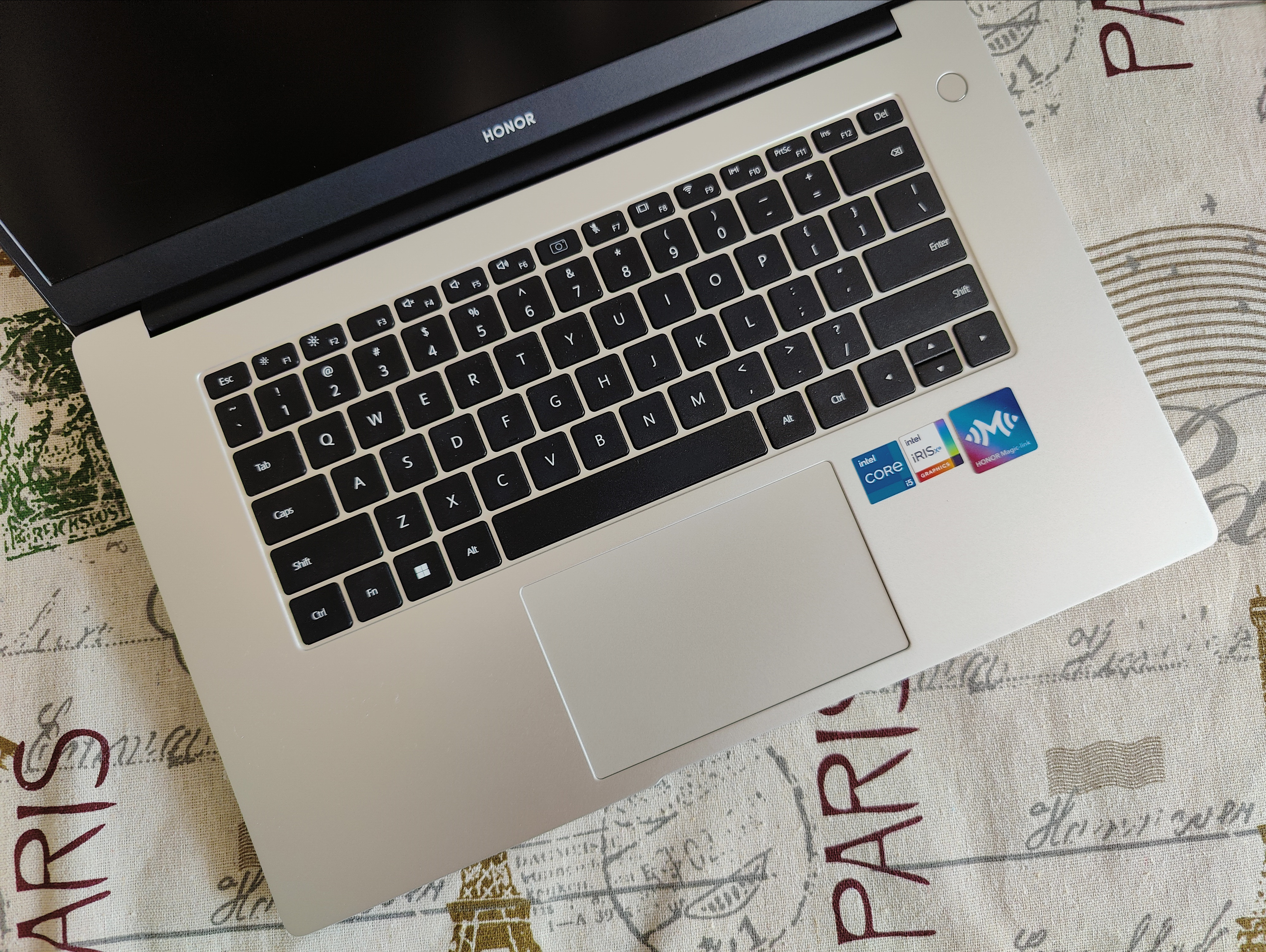 荣耀magicbook x15使用两个月心得,轻薄便携的高颜值生产力工具!