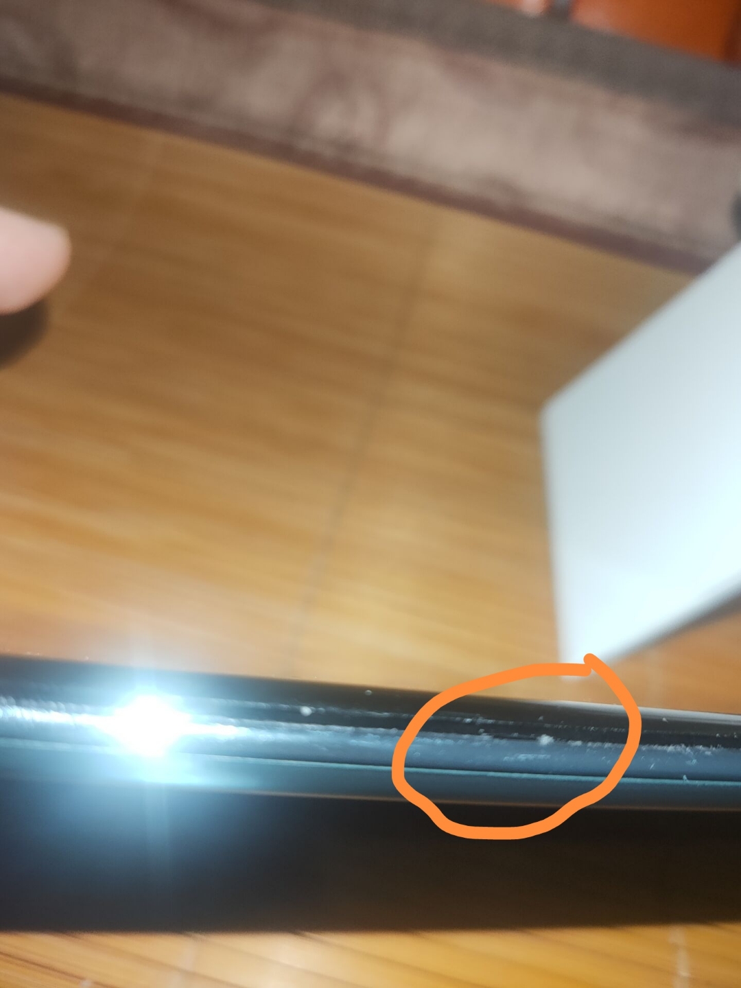 荣耀70pro屏幕脱胶溢胶,拒绝执行15天换新的政策-荣耀俱乐部