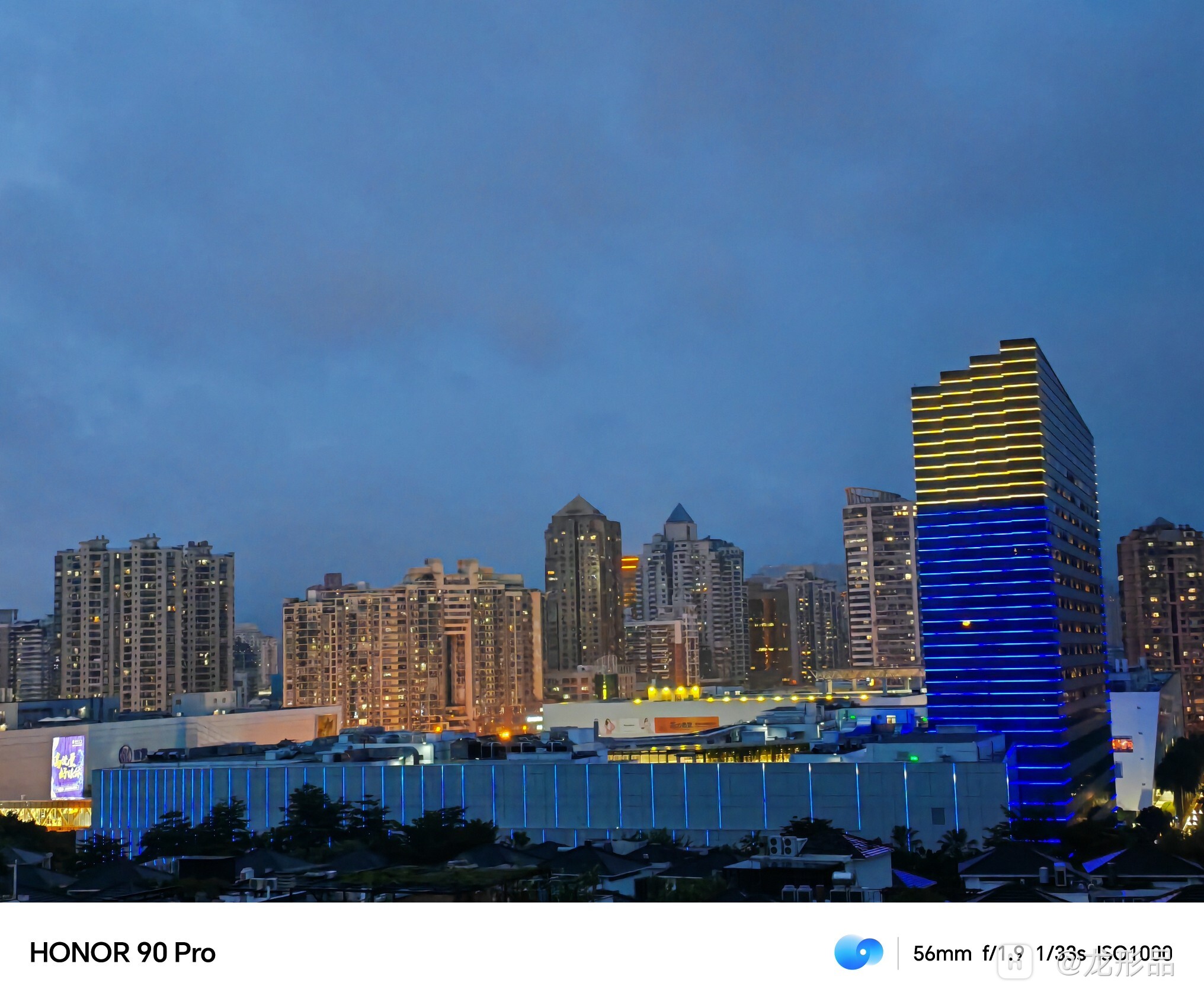 拿起荣耀90pro随手拍了几张夜景我拍摄小白不懂,你们自己瞧-荣耀