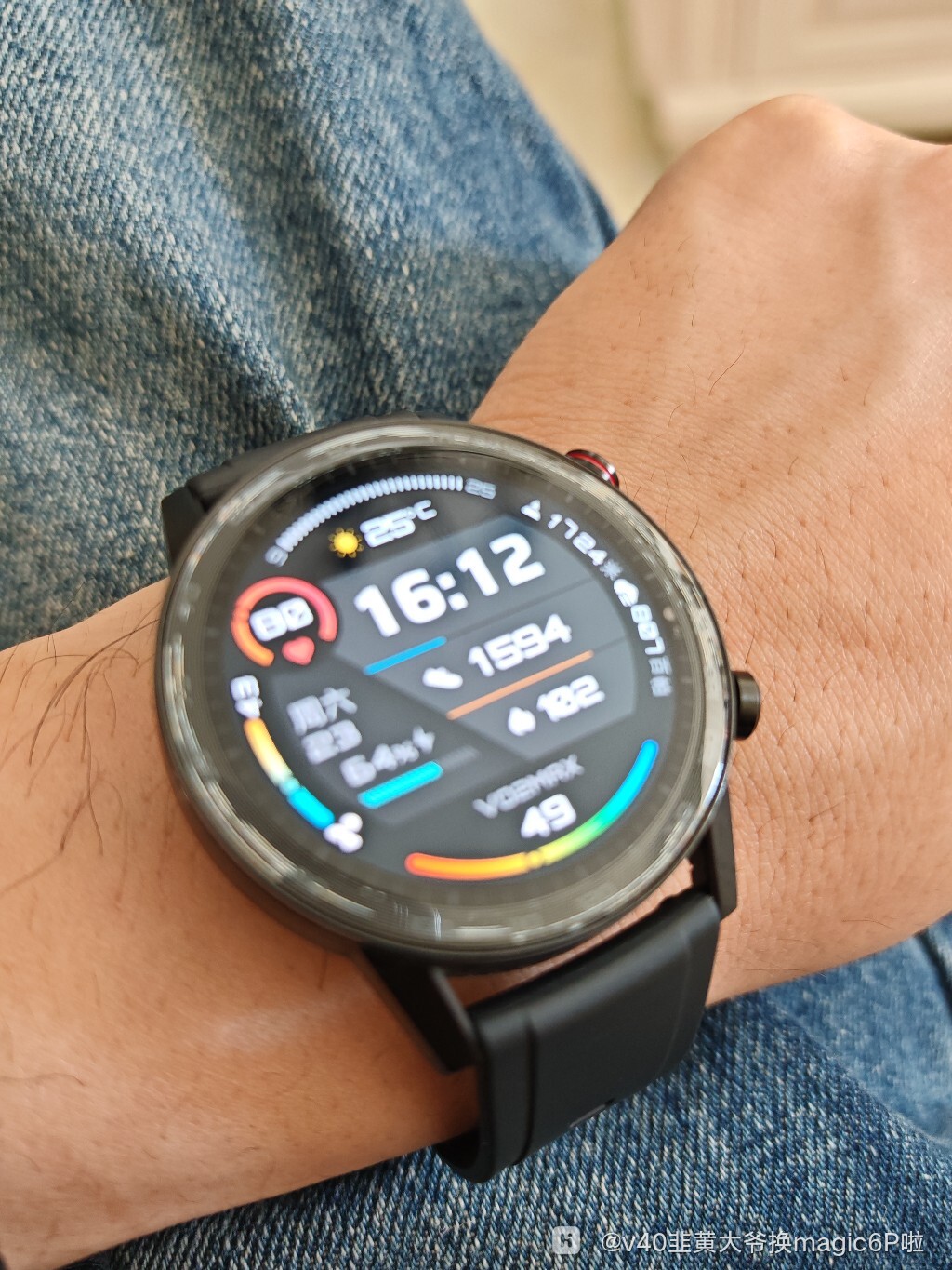 荣耀2手表表盘脱胶了,一身的荣耀产品,感觉质量不怎么如意