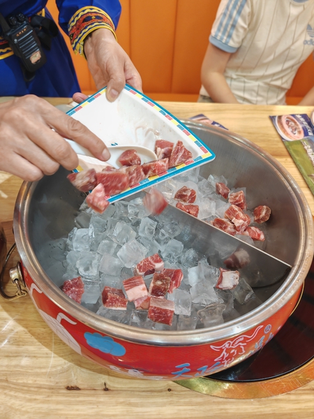 功勋冰煮羊，氛围感直接拉满,爱摄影-荣耀俱乐部