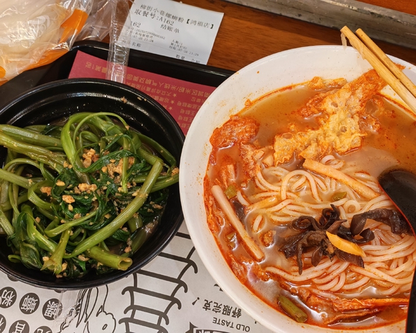这家店挺有意思的,爱摄影-荣耀俱乐部