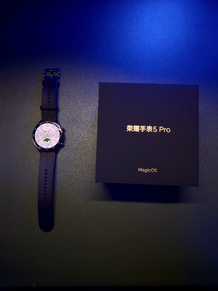 荣耀手表 5 Pro开箱，把智能血压监测手表价格打下来！,穿戴-荣耀俱乐部