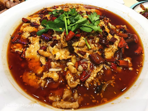水煮肉片和小笨鸡，相当入味,爱美食-荣耀俱乐部
