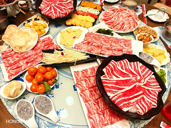 丰盛的内蒙火锅,爱美食-荣耀俱乐部