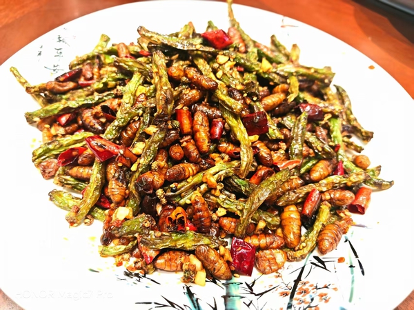 这个菜是蚕蛹加豆角,爱美食-荣耀俱乐部