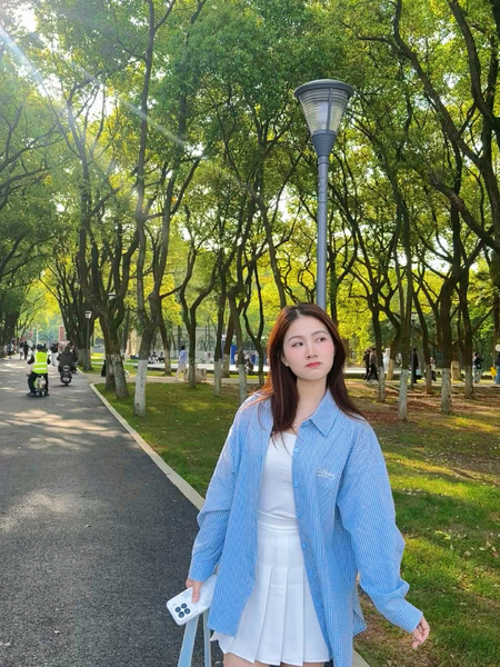 【闪耀女生】春天溜溜哒哒来到我身旁,爱摄影-荣耀俱乐部