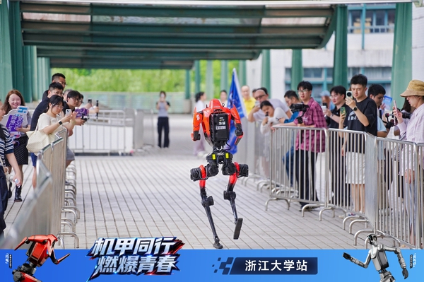 奔跑吧机器人 第二站来到浙江大学啦荣耀元气仔和浙大舞团同台起舞，闪电与全运会男子跑步冠军、乒乓球冠军等浙大师生比拼跑步,荣耀600系列-荣耀俱乐部