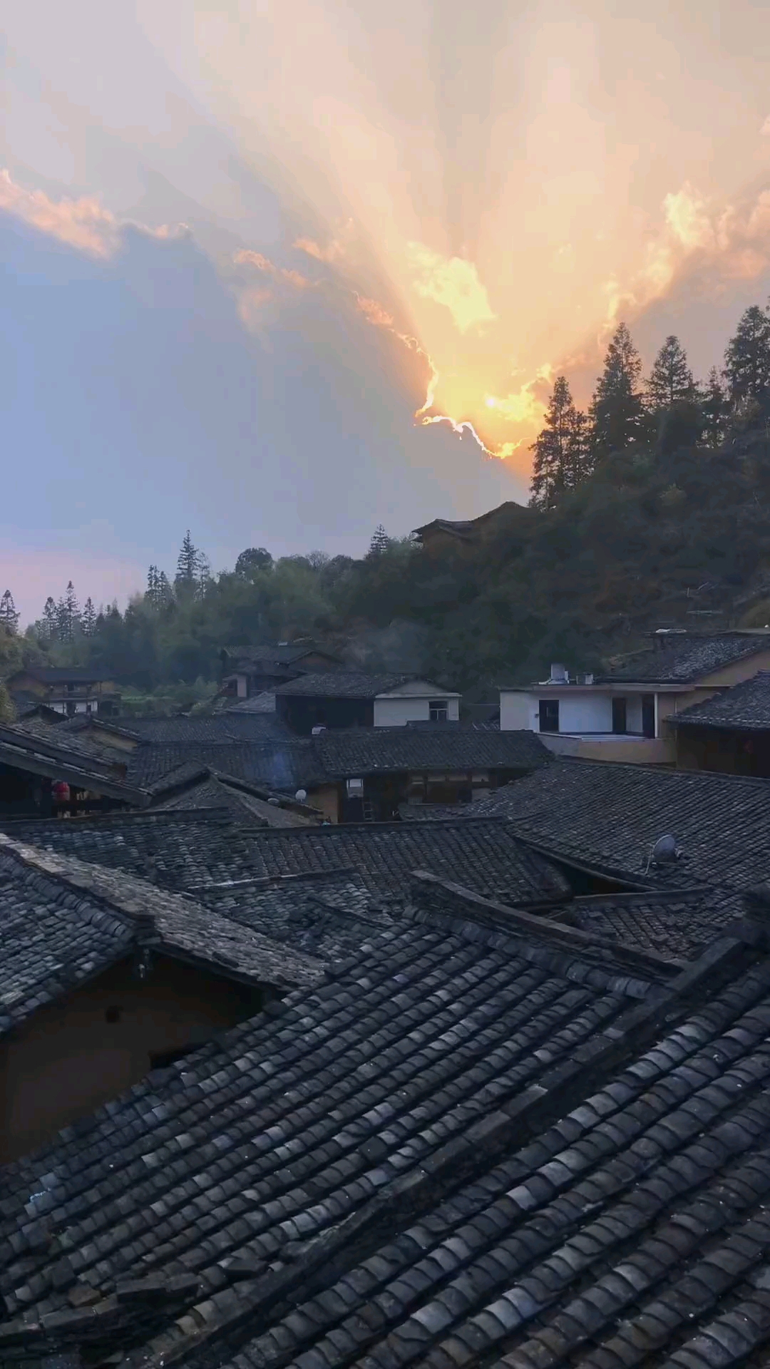 看那个像什么？向云端啦，山那边。,爱摄影-荣耀俱乐部