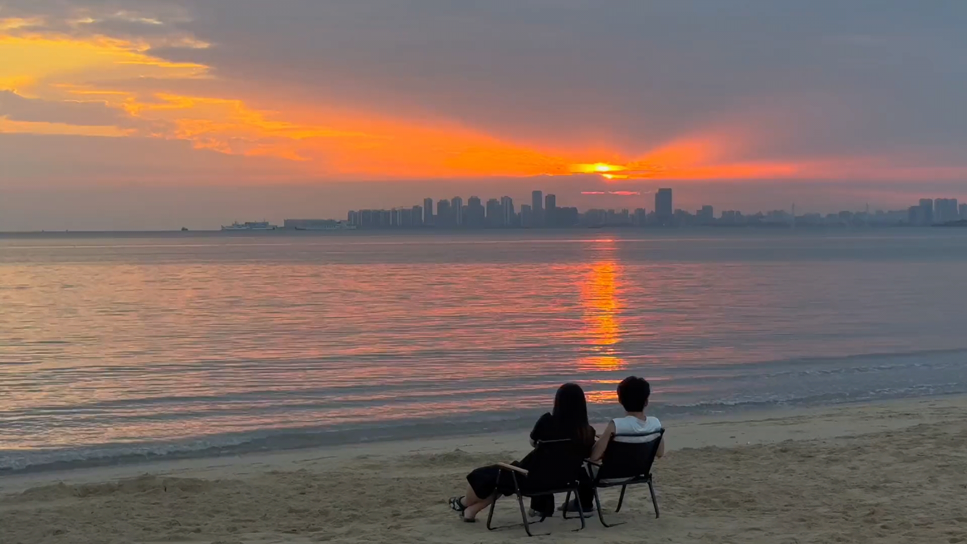 喜欢安静的我，想和你在这样的海边吹风发呆，看日出日落。,爱摄影-荣耀俱乐部