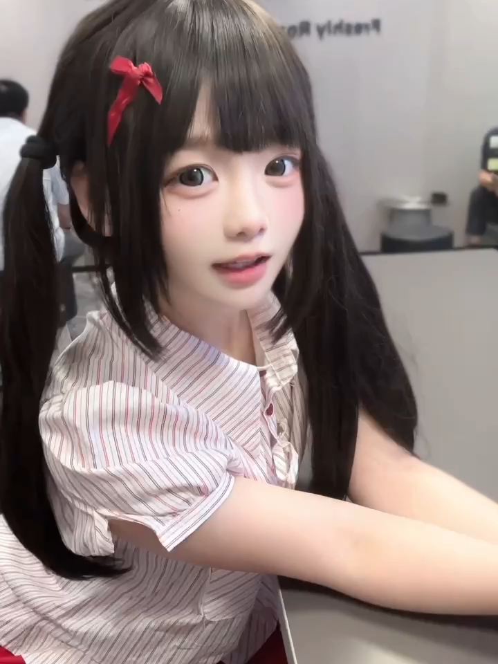 闪耀女生｜偷偷看你,爱摄影-荣耀俱乐部