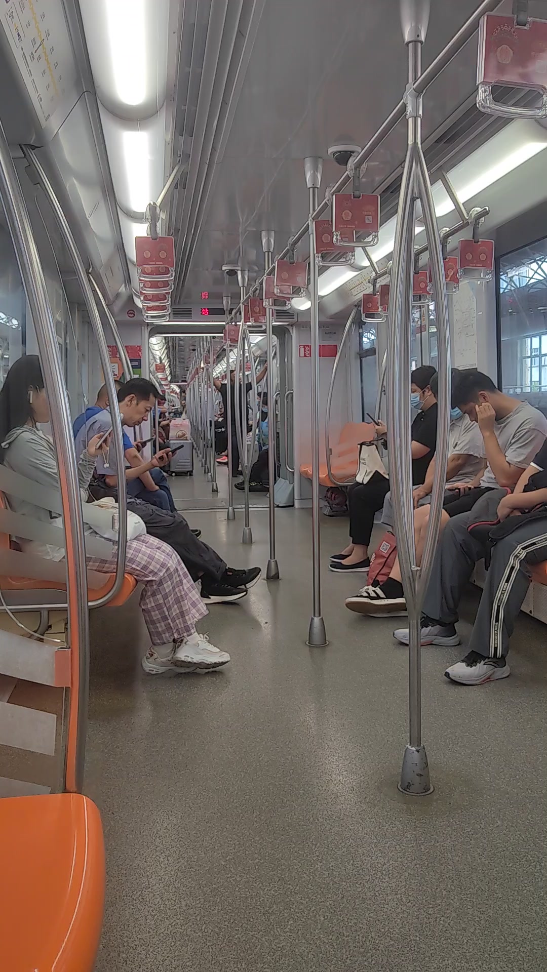 地铁随拍,爱旅行-荣耀俱乐部