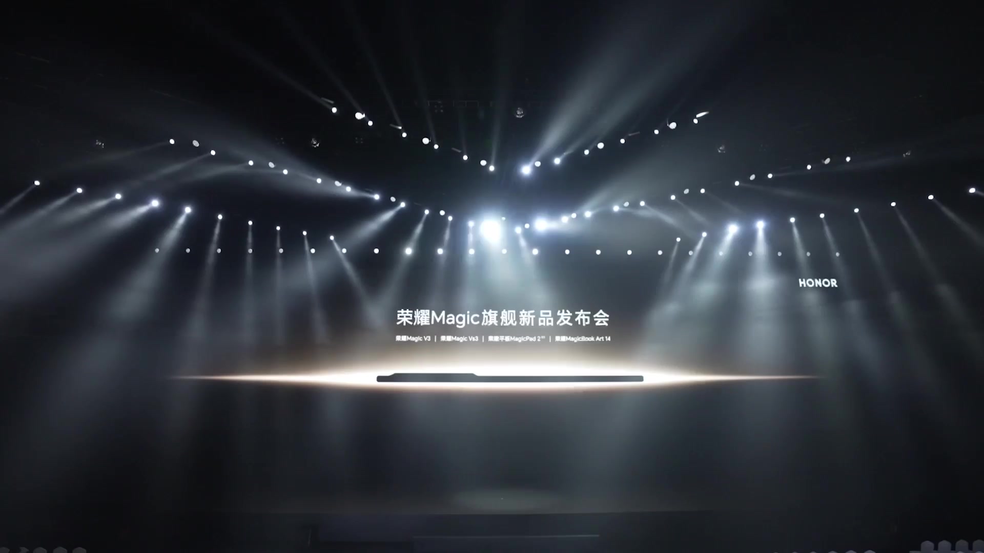 一起回顾荣耀Magic旗舰新品发布会精彩时刻，感受旗舰创新突破与科技魔法！,荣耀Magic V3-荣耀俱乐部