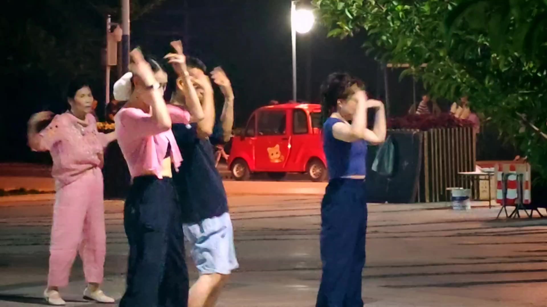夜幕下的劲歌热舞,慢生活-荣耀俱乐部