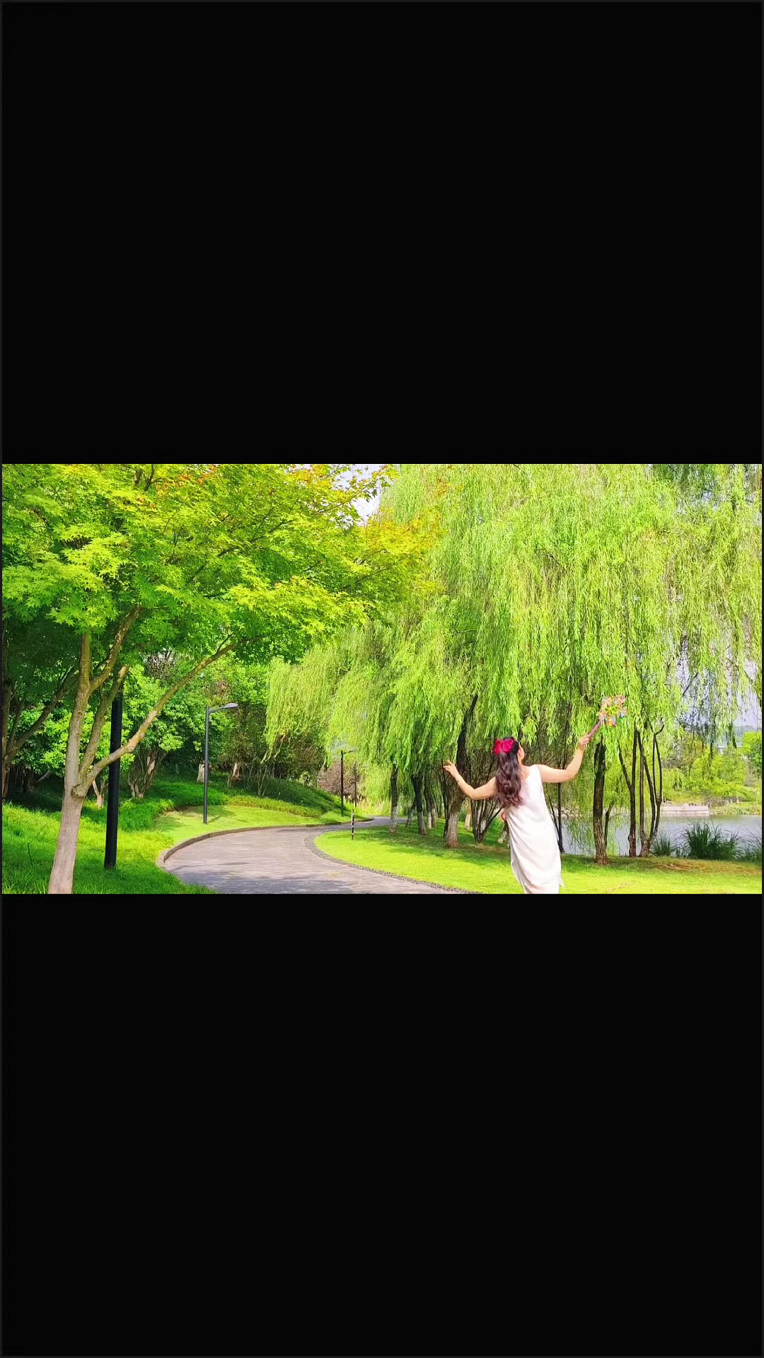 闪耀女生｜老杨树下，清风拂面,爱摄影-荣耀俱乐部