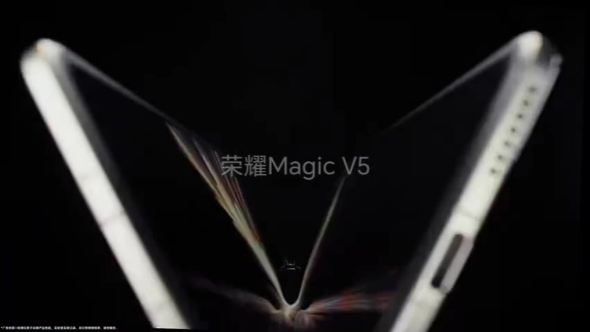 穿雨、破冰、抗弹，谁说轻薄不能抗造？荣耀Magic V5挑战三重极限！,荣耀Magic V5-荣耀俱乐部